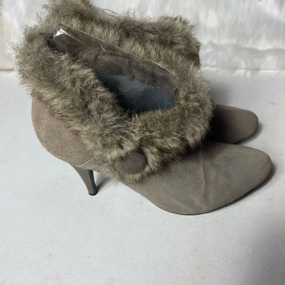 Women genuine leather suede  khaki ankle boots with faux fur top trim size 9